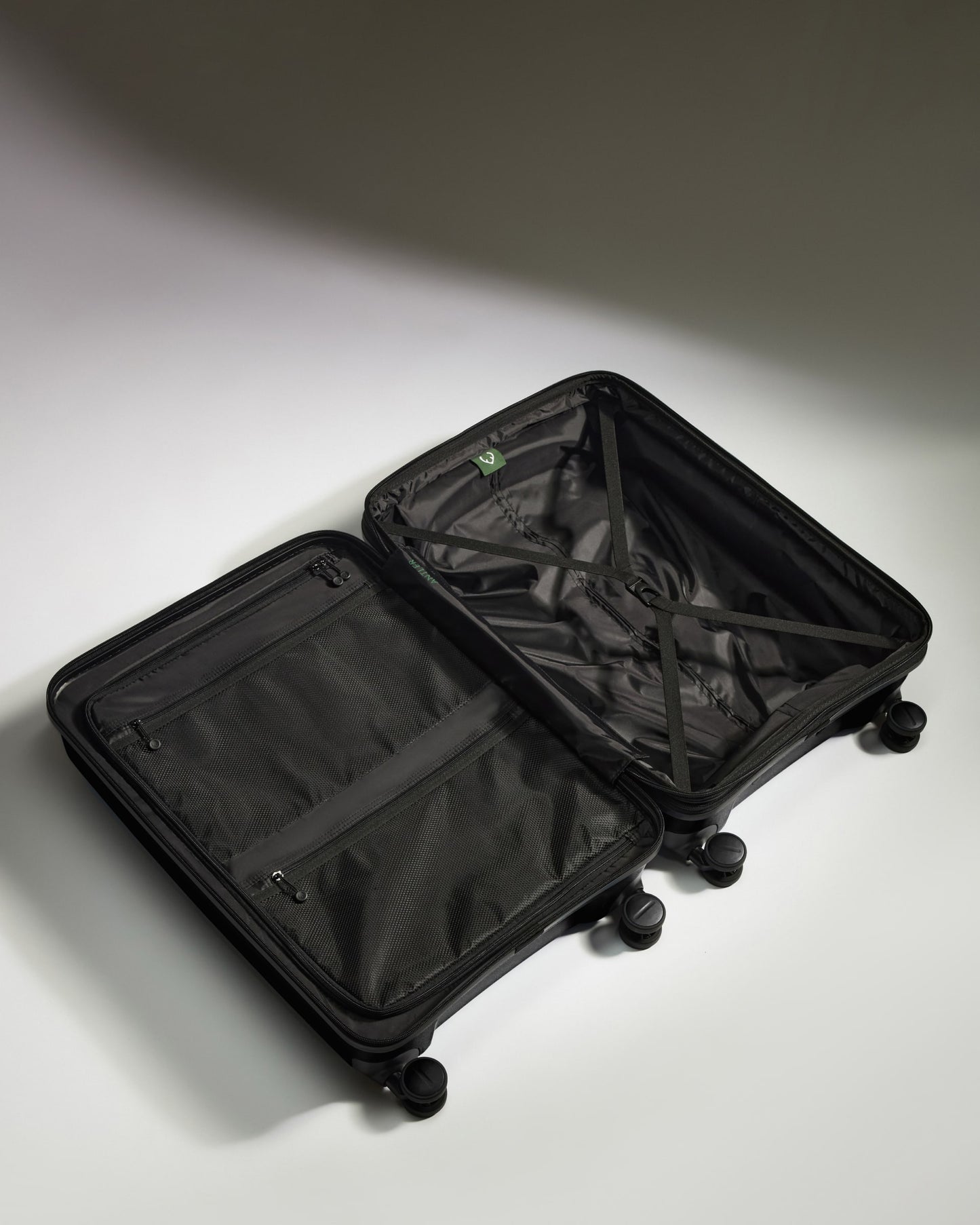 Medium Luggage in Black - Logo Stripe