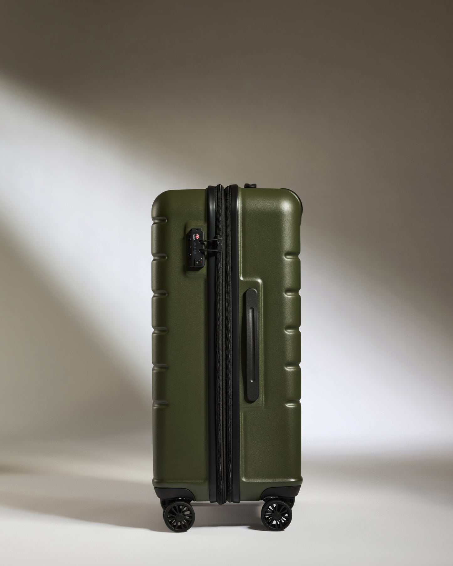 Medium Luggage in Pine - Logo