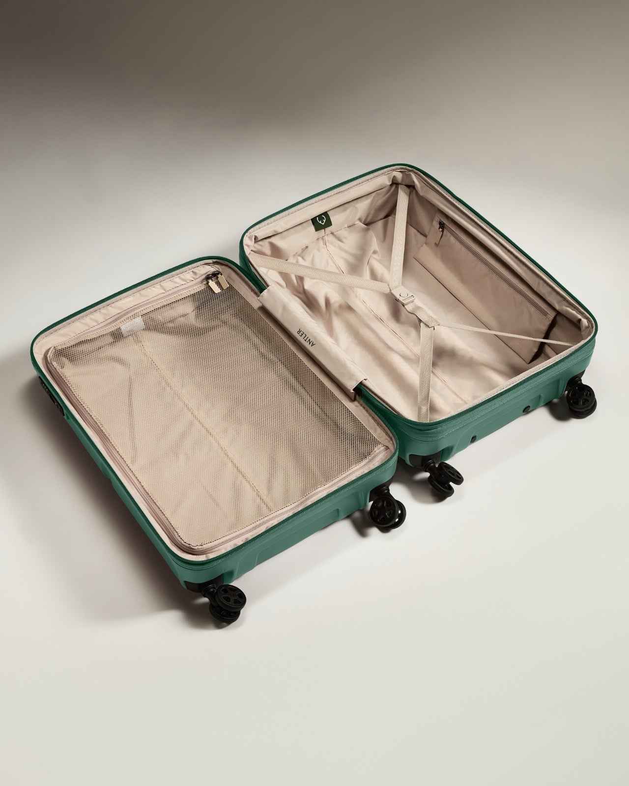 Medium Luggage in Seagrass Green - Single Stripe