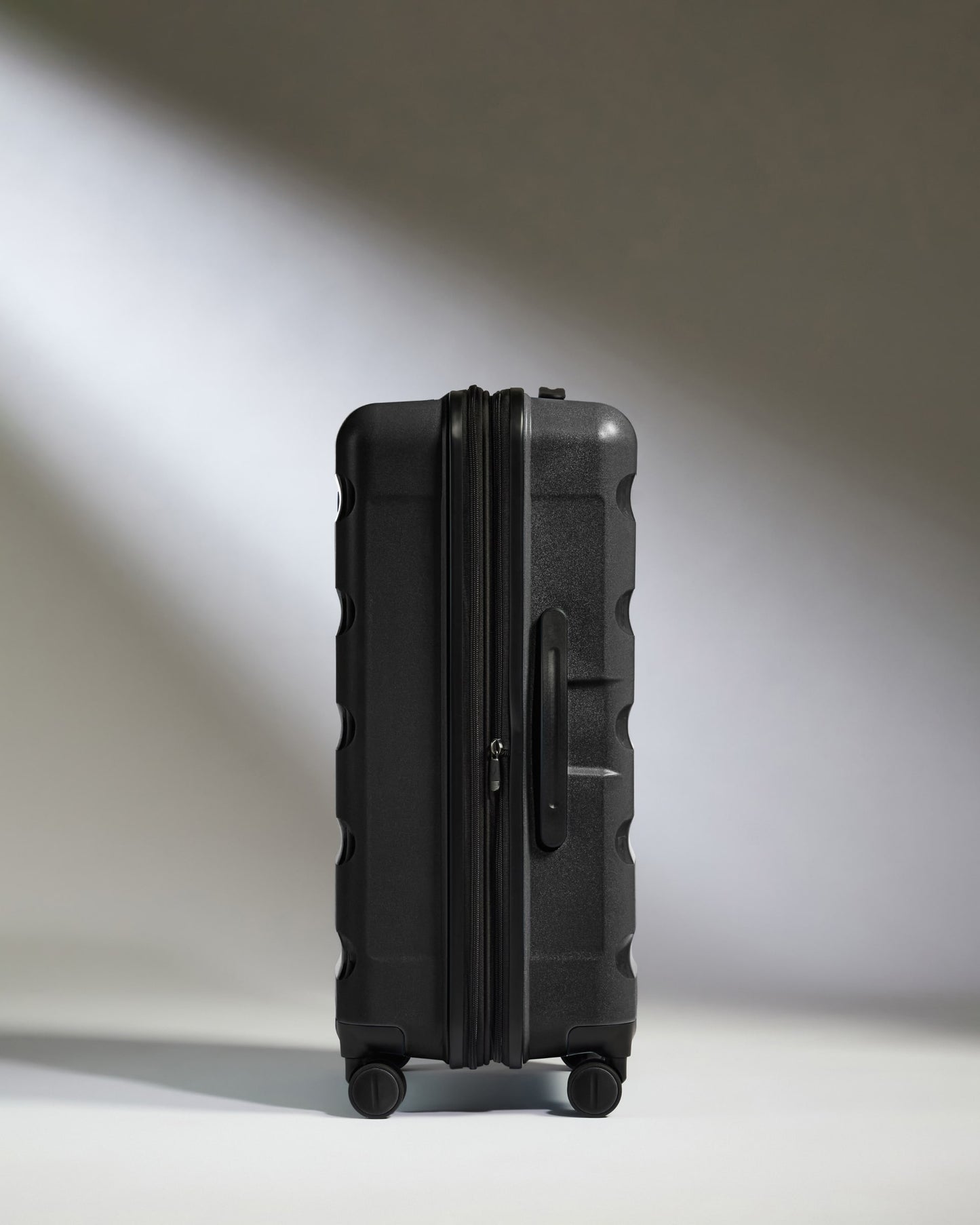 Medium Luggage in Black - Logo Stripe