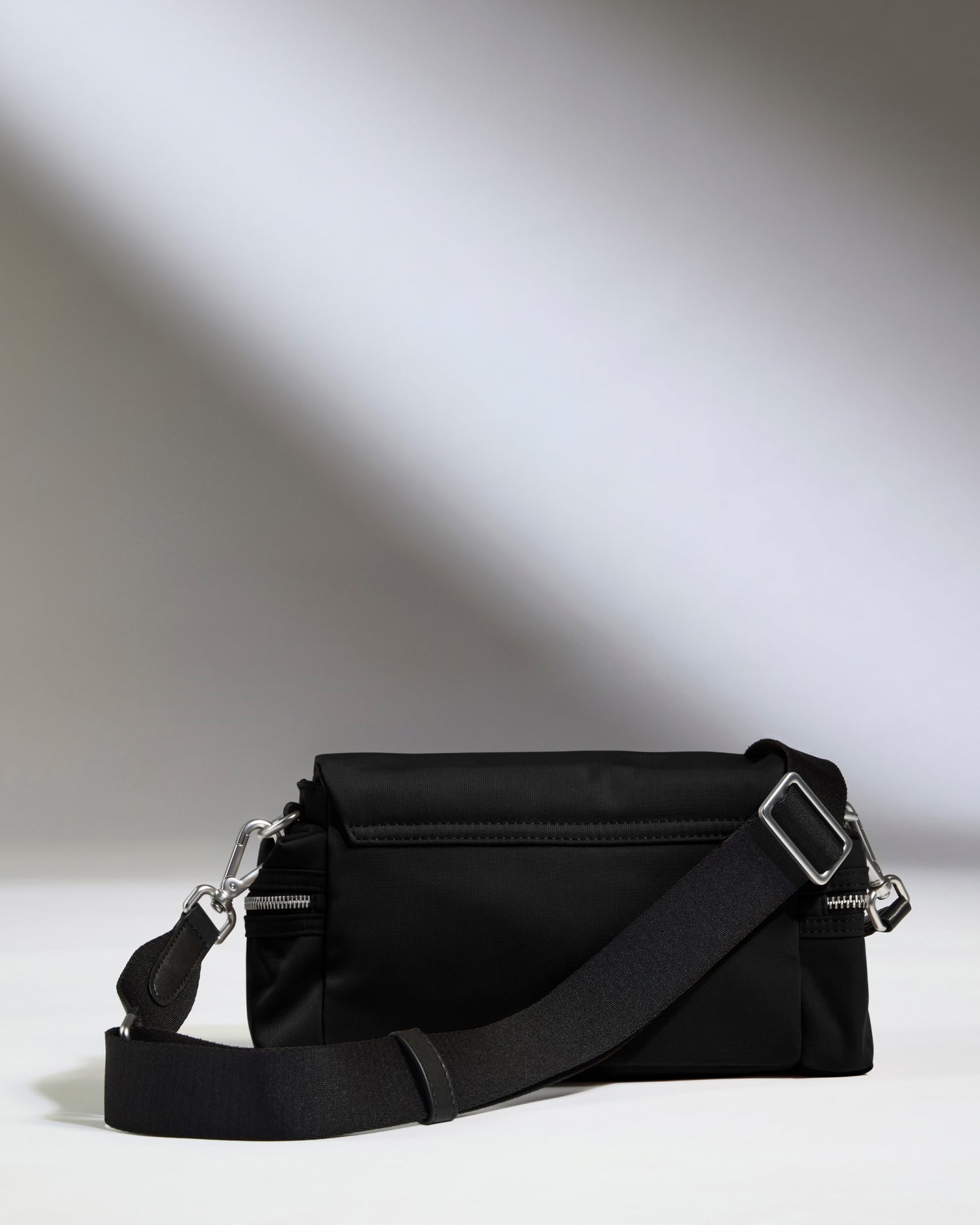 Icon Mini Messenger in Black