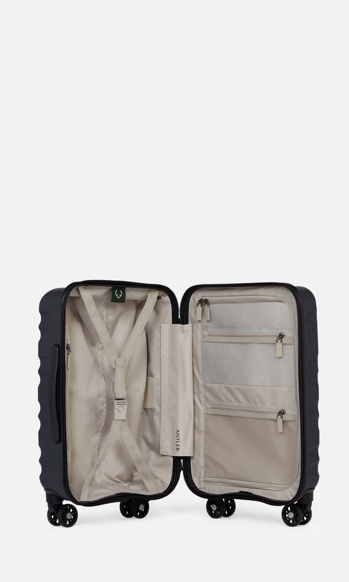 Clifton cabin with pocket in navy