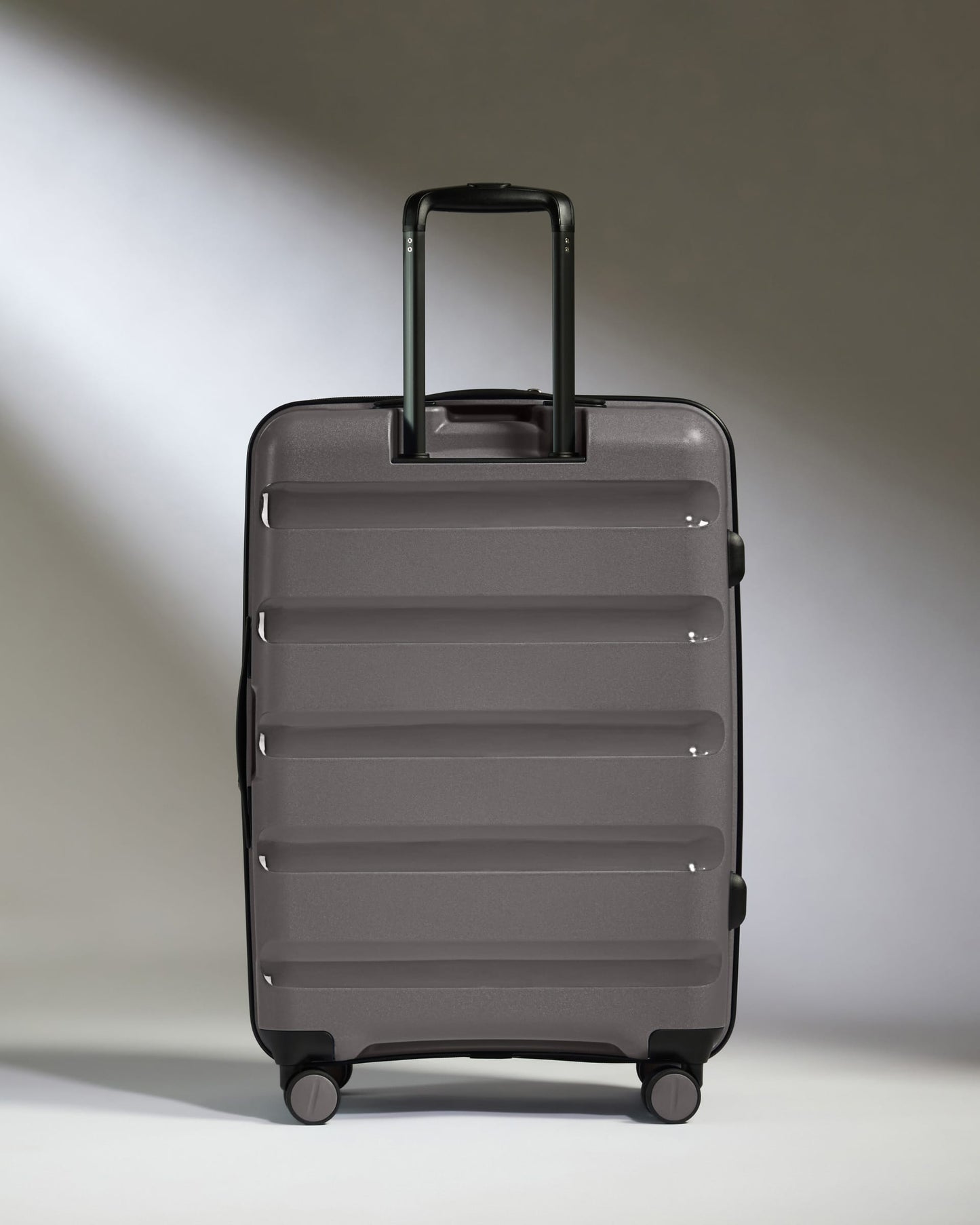 Antler Luggage - Expandable Medium Suitcase in Gloss Gull Grey - Logo Stripe - Expanding Rollercase | Medium 4W Expandable Medium Suitcase in Gloss Gull Grey - Logo Stripe