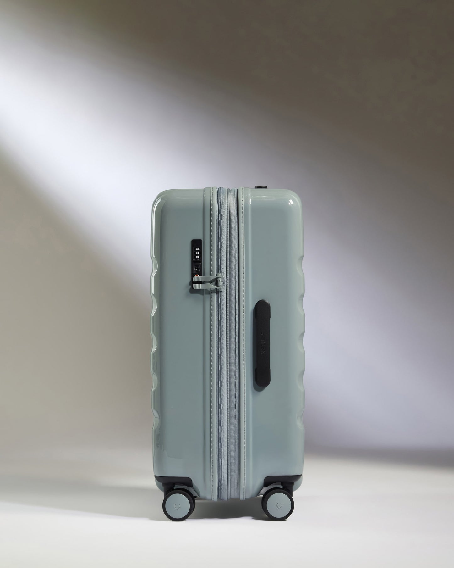 Medium Luggage in Mist Blue Gloss - Icon Stripe