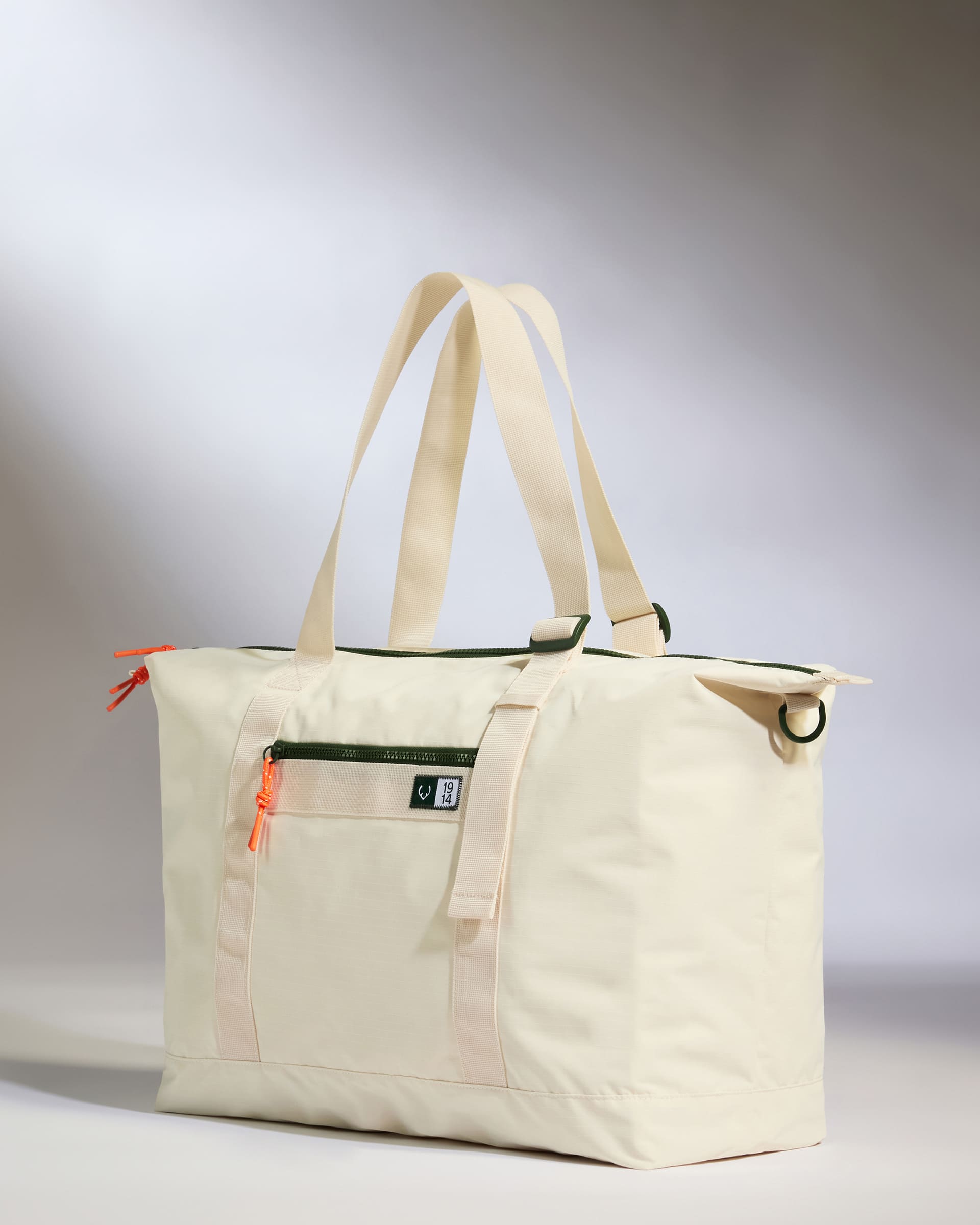 Essential Weekender Bag in Beige Travel Lifestyle Bags