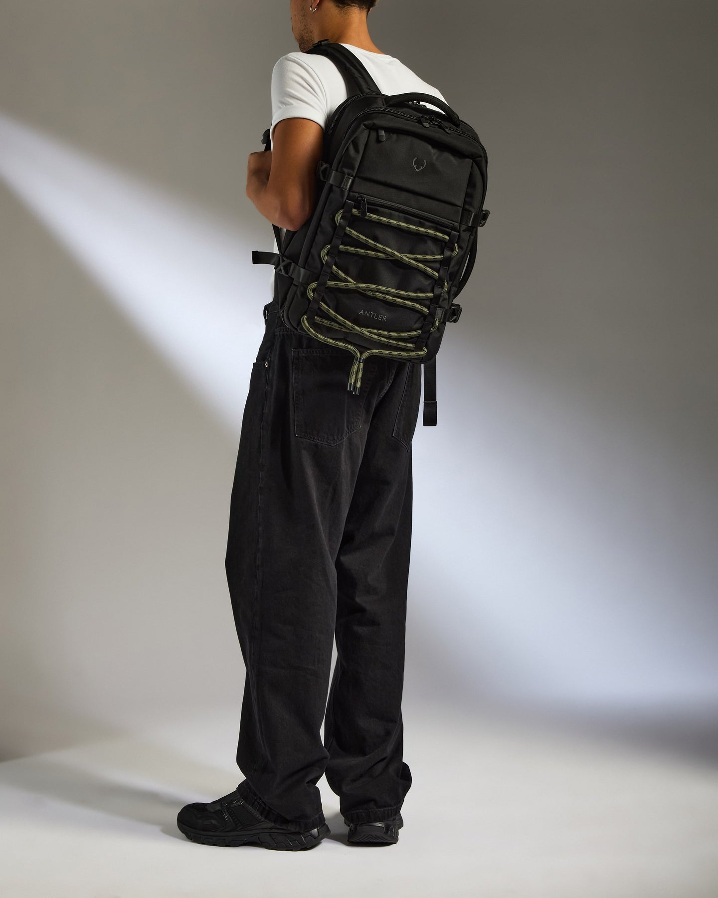 aussie backpack canvas and leather travel pack The Voyager 18 20 oz. Waxed combining rugged durability with timeless style Handgefertigter Laptop-Reiserucksack aus gewachstem Leder