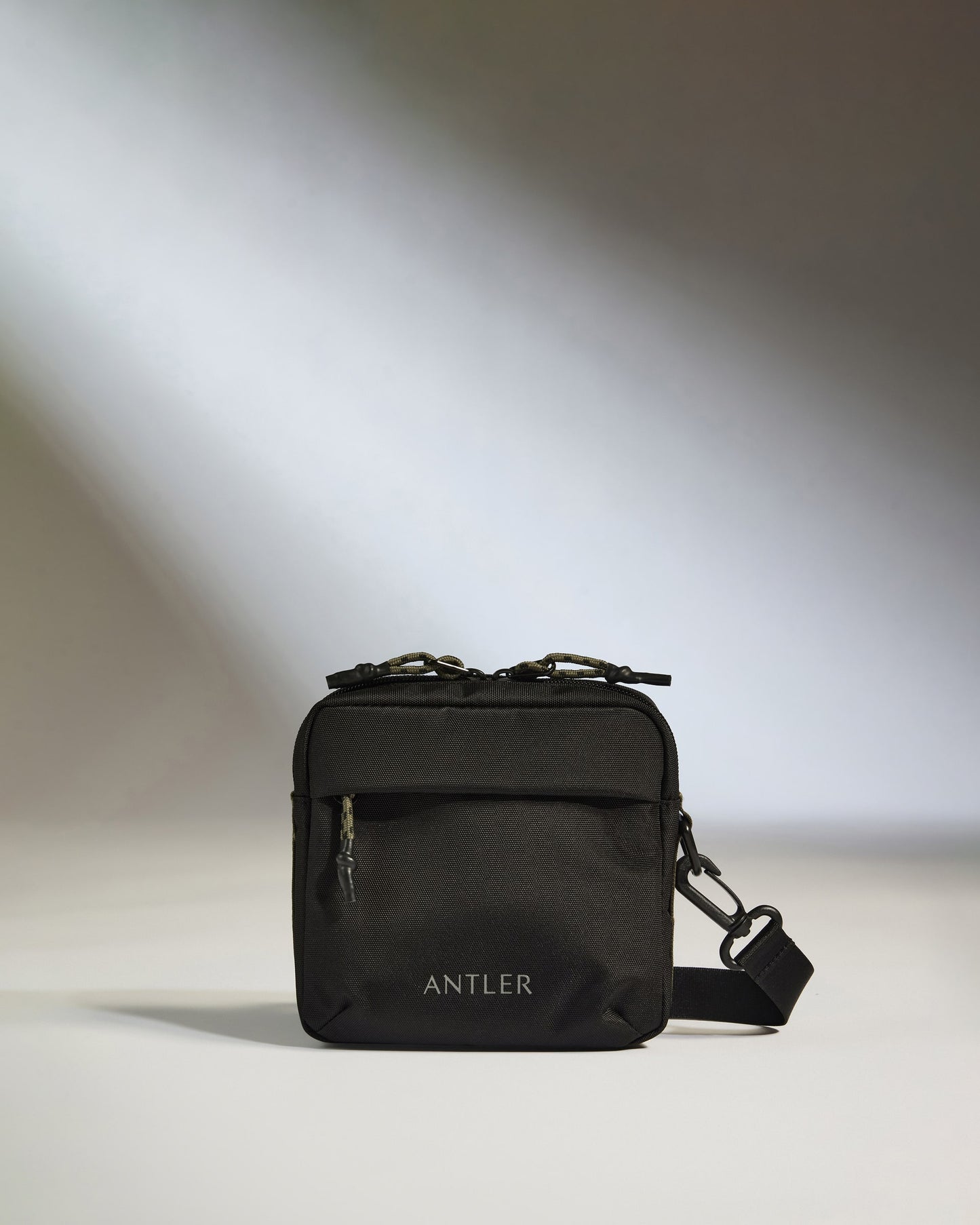 Discovery Crossbody Bag in Carbon Black