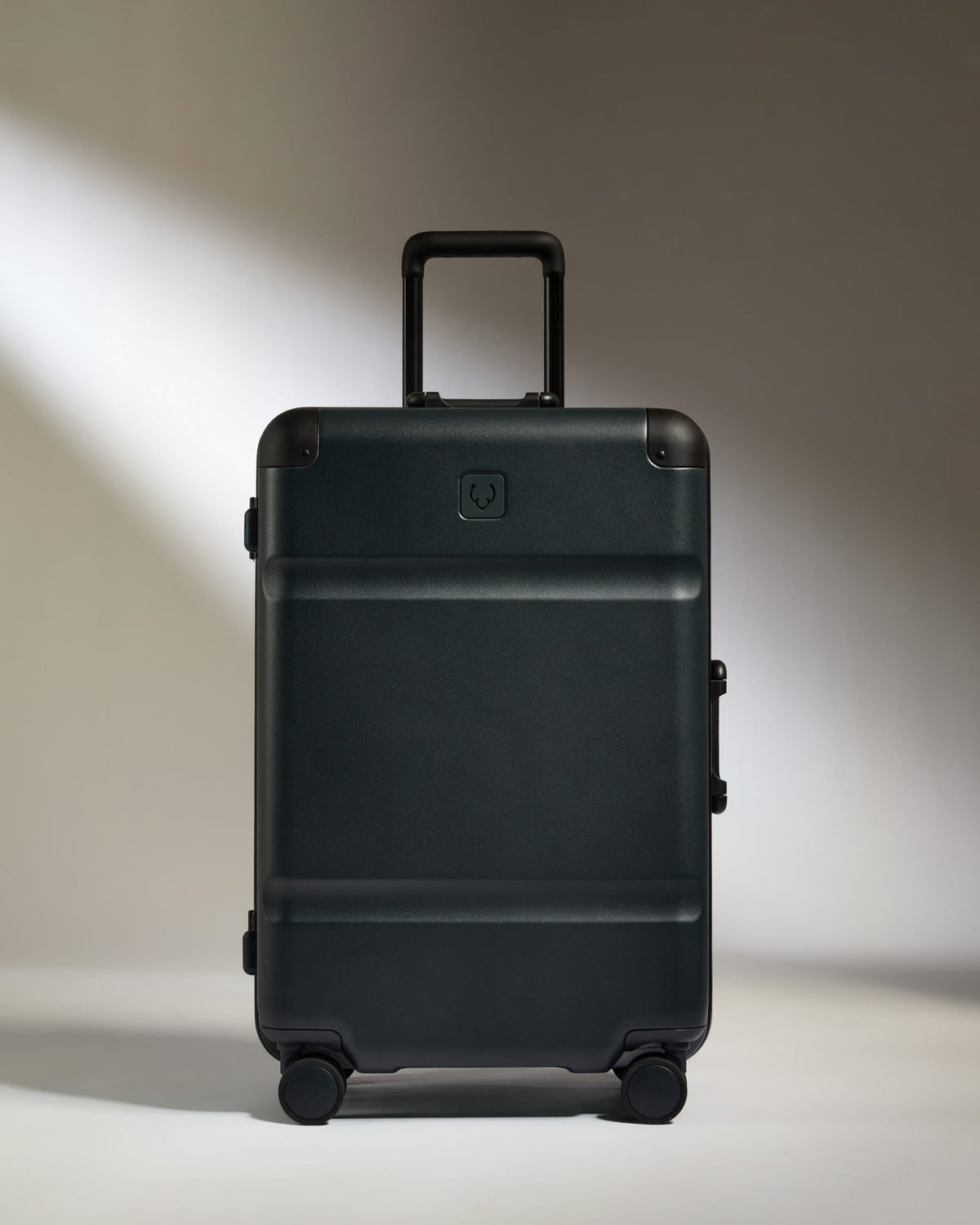 Medium Luggage in Basalt Navy - Heritage Stripe