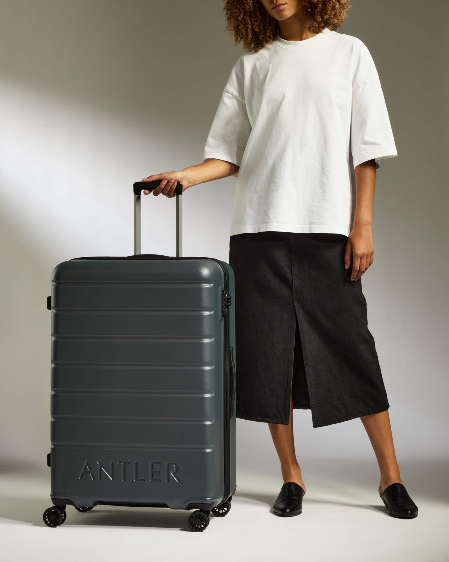 Large Luggage in Granite Grey - Logo