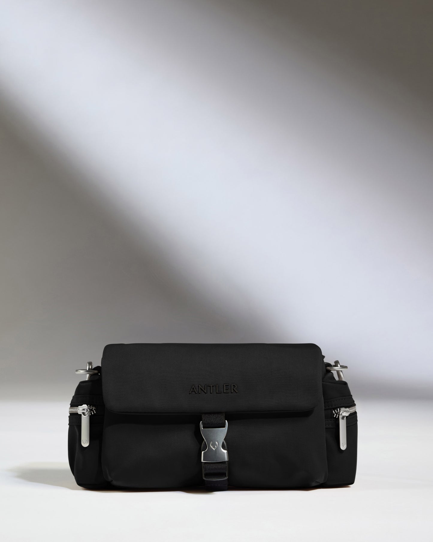 Icon Mini Messenger in Black
