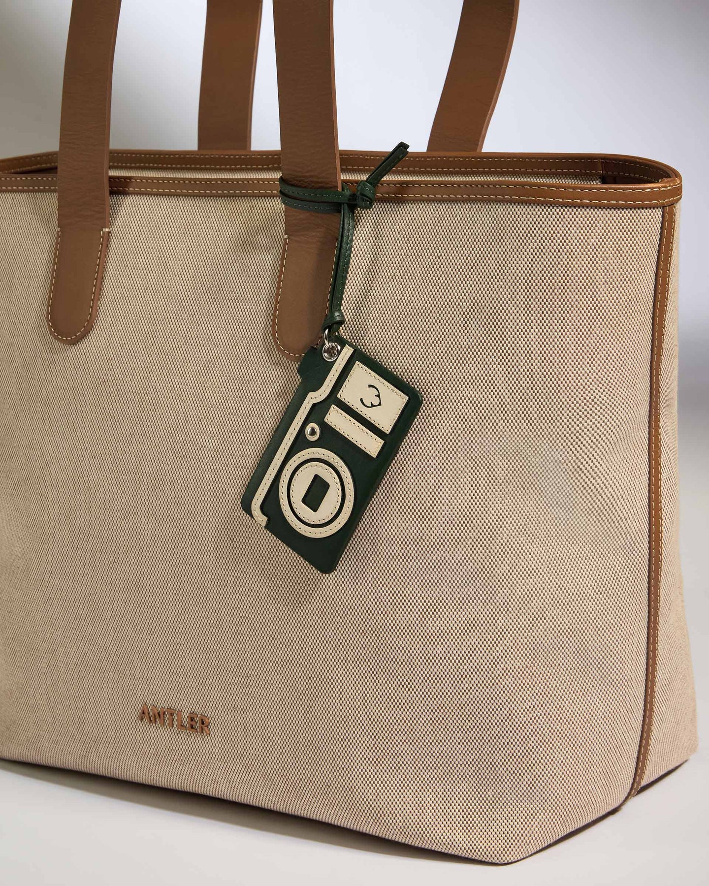 Heritage Leather Camera Luggage Tag in Green