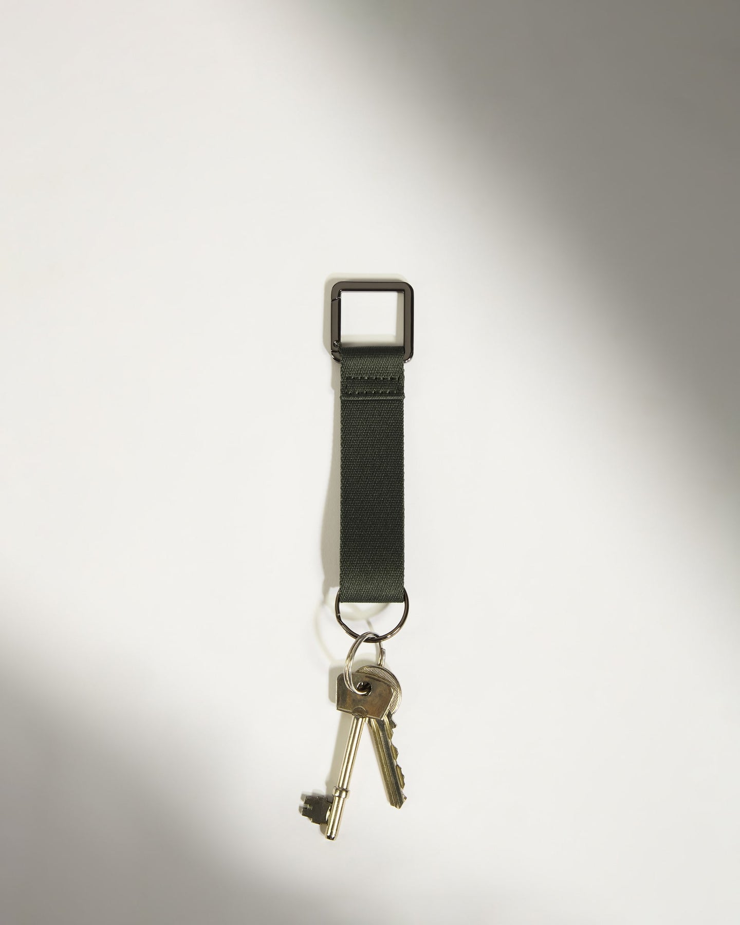 Icon Keyring in Dark Khaki Green
