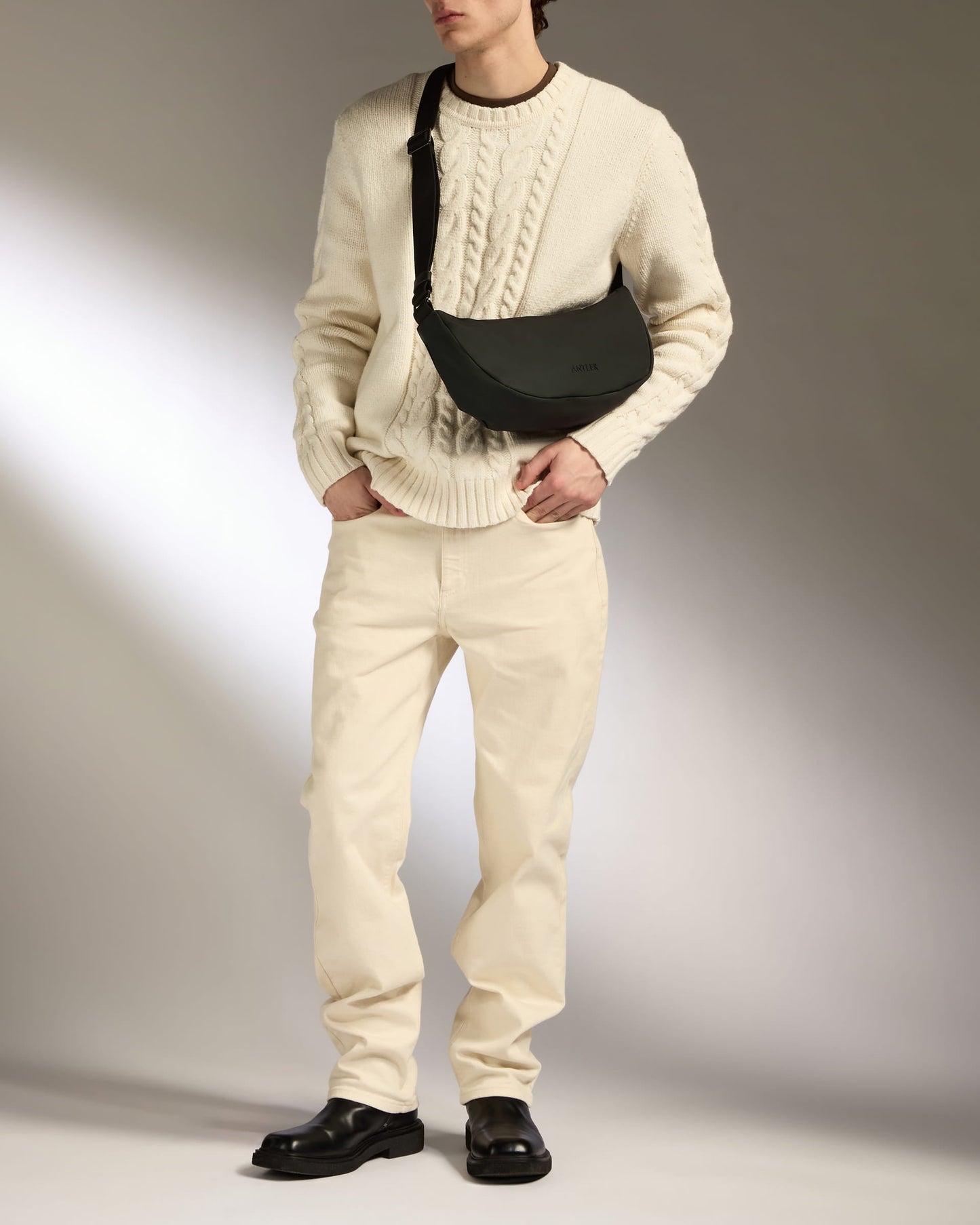 Icon Slingbag in Dark Khaki