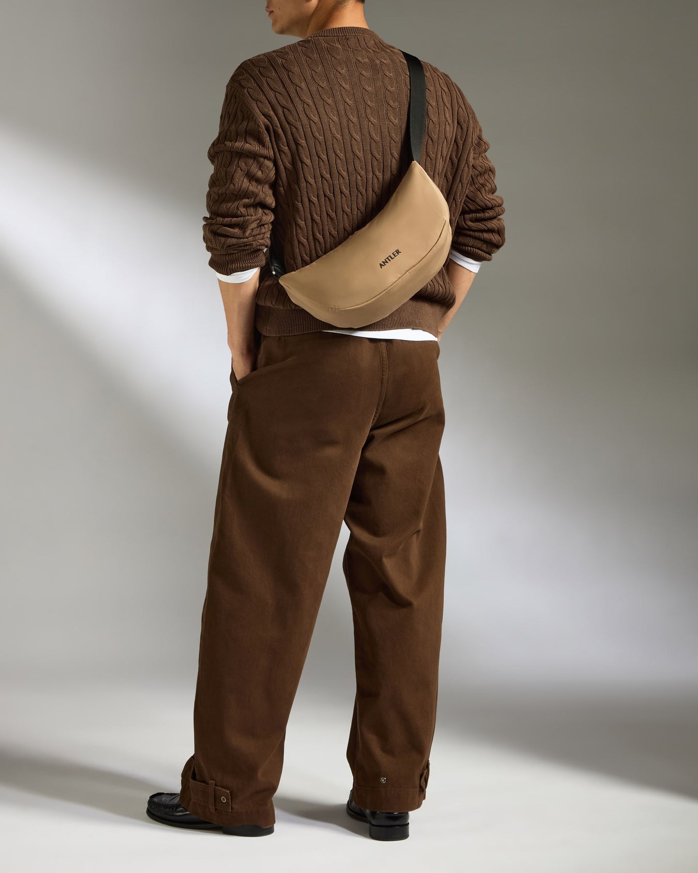 Icon Slingbag in Sand