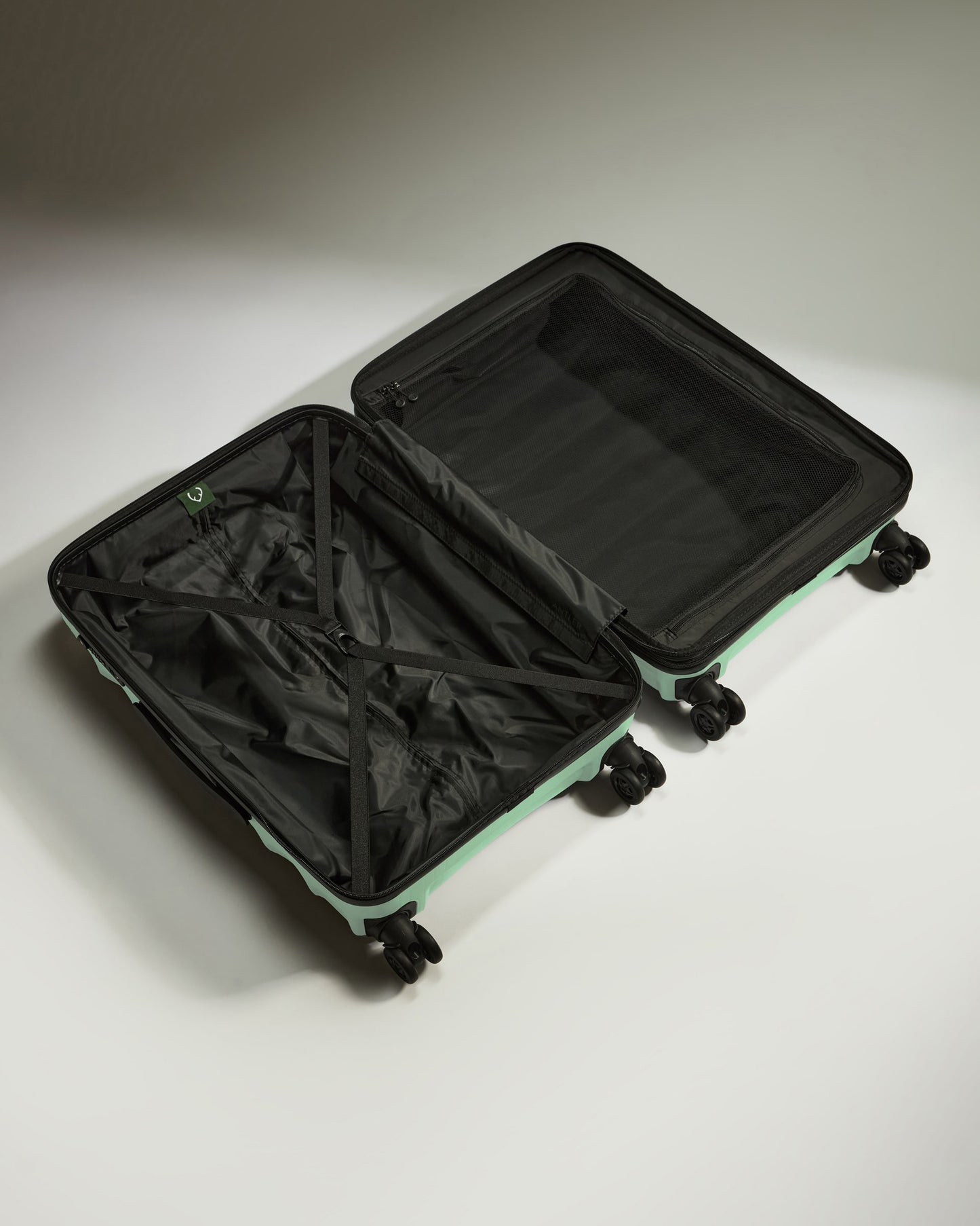 Medium Luggage in Mineral - Juno