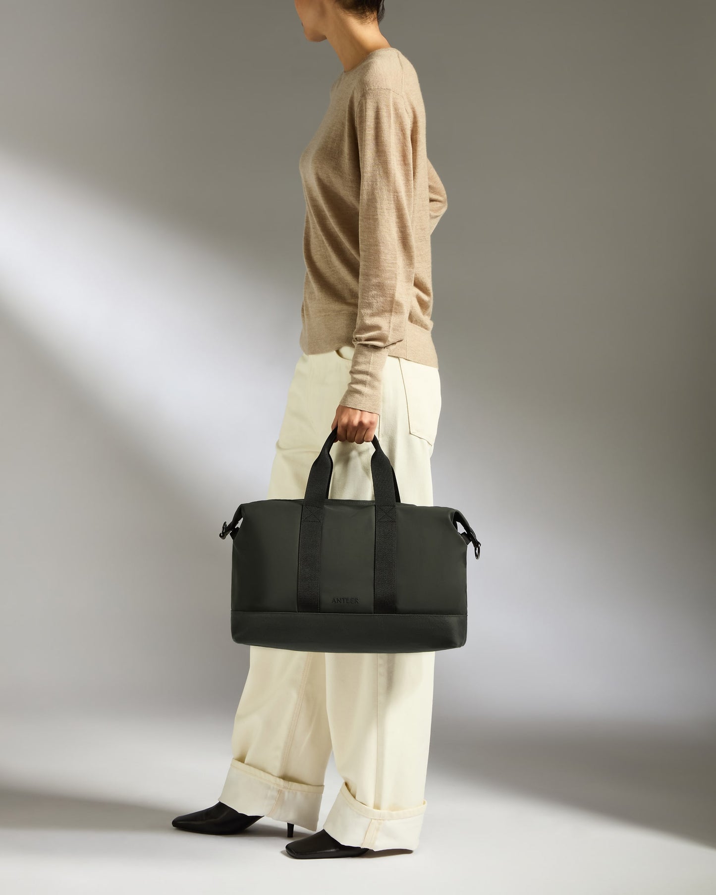 Icon Overnight Bag in Dark Khaki Green