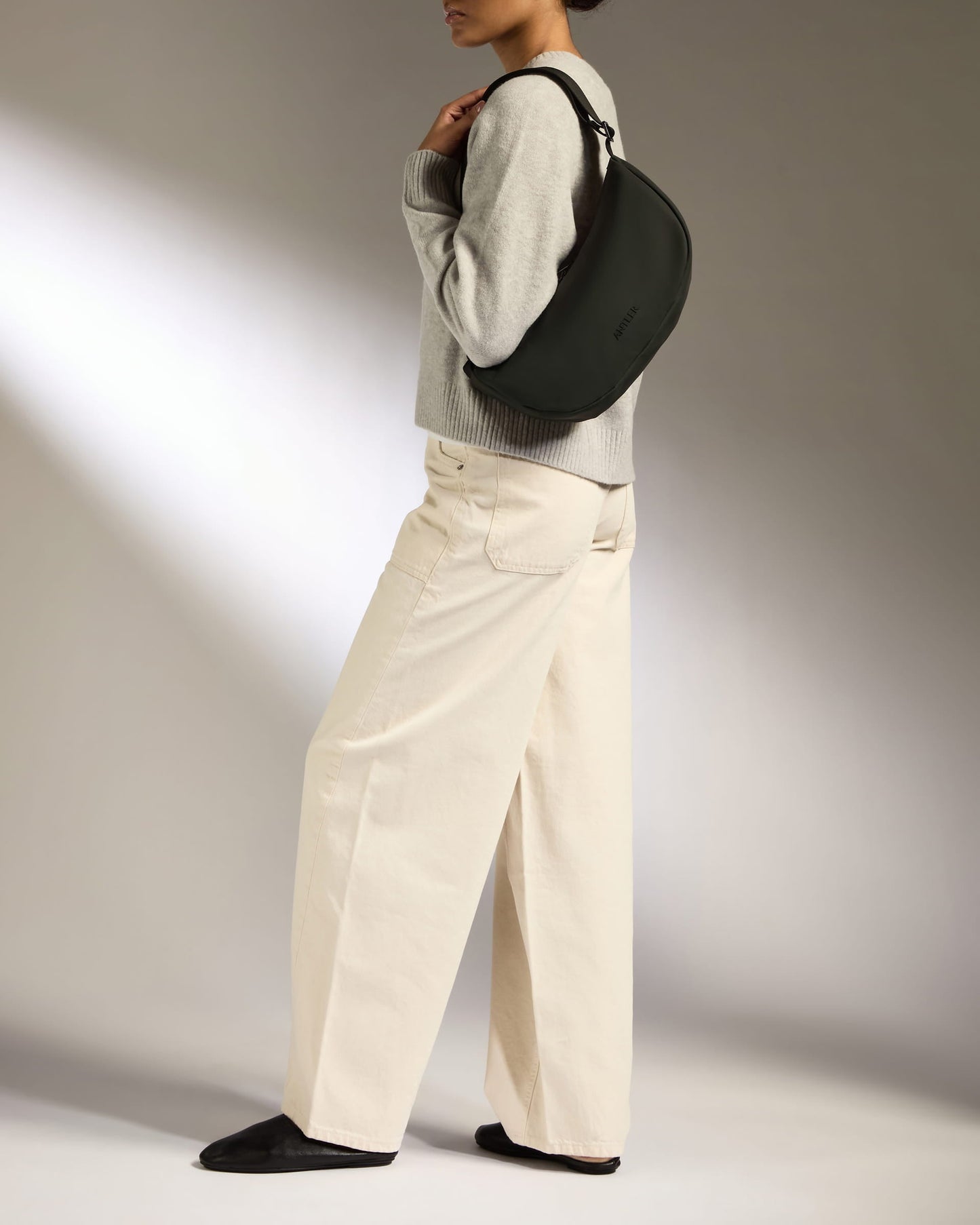 Icon Slingbag in Dark Khaki