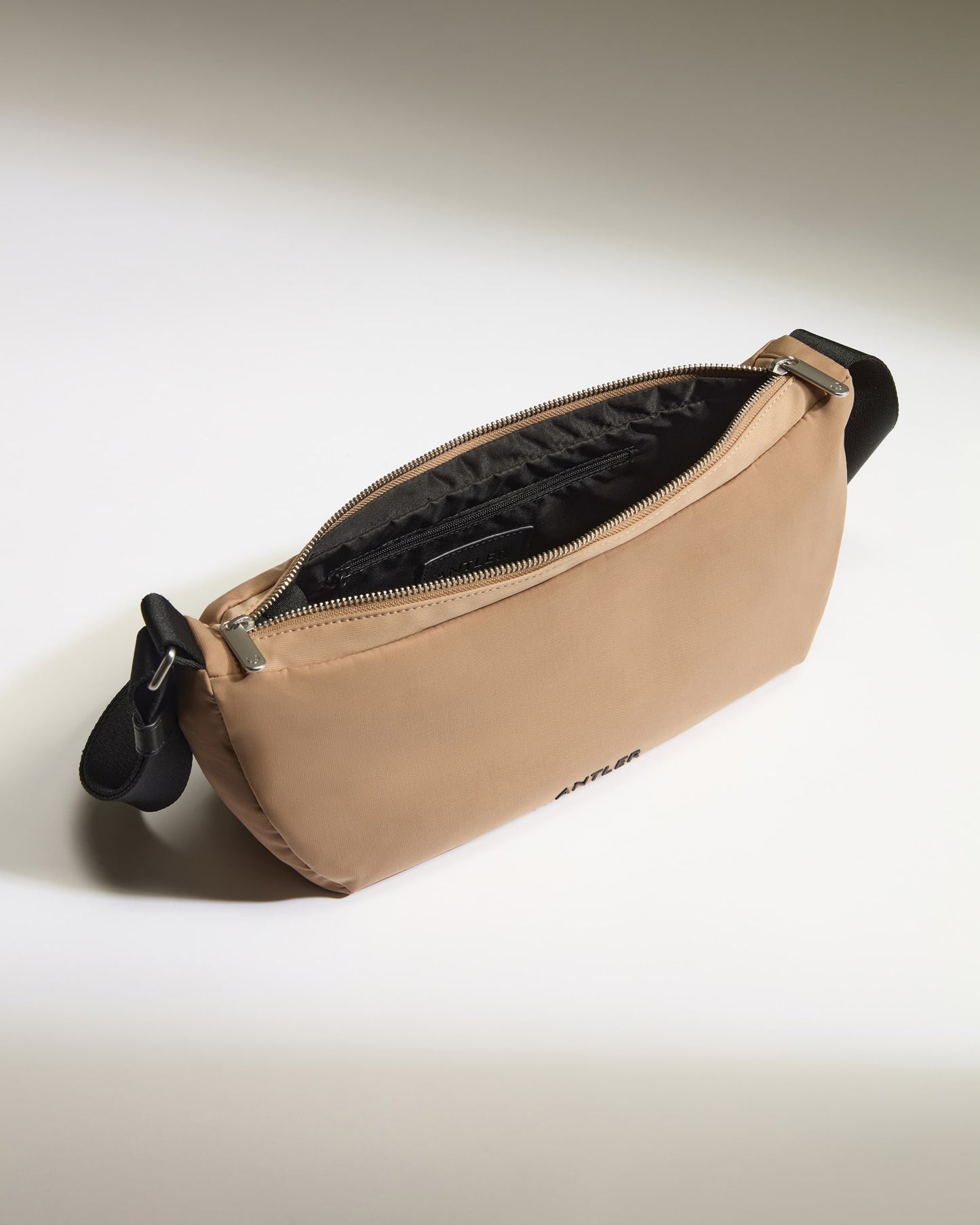 Icon Slingbag in Sand