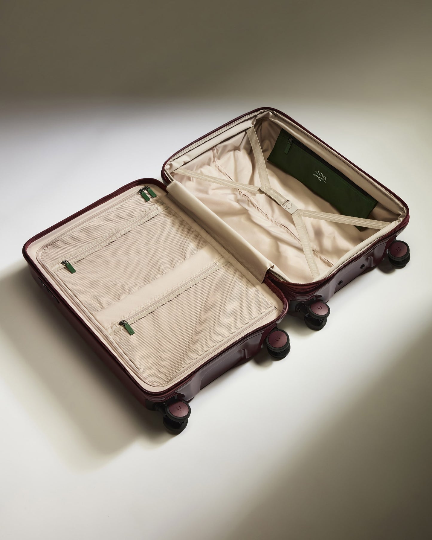 Medium Luggage in Cedar Red Gloss - Icon Stripe