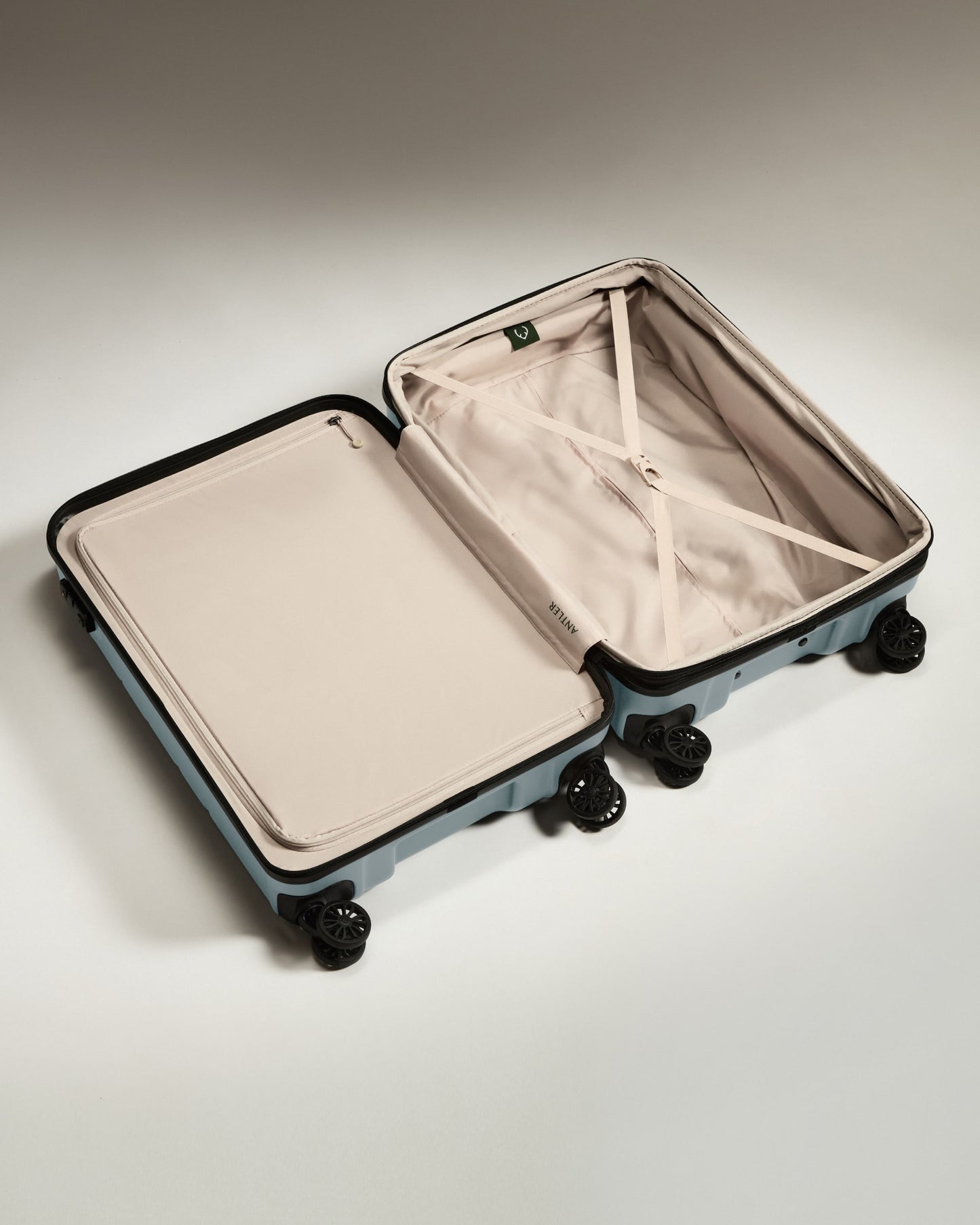 Medium Luggage in Cool Grey - Logo