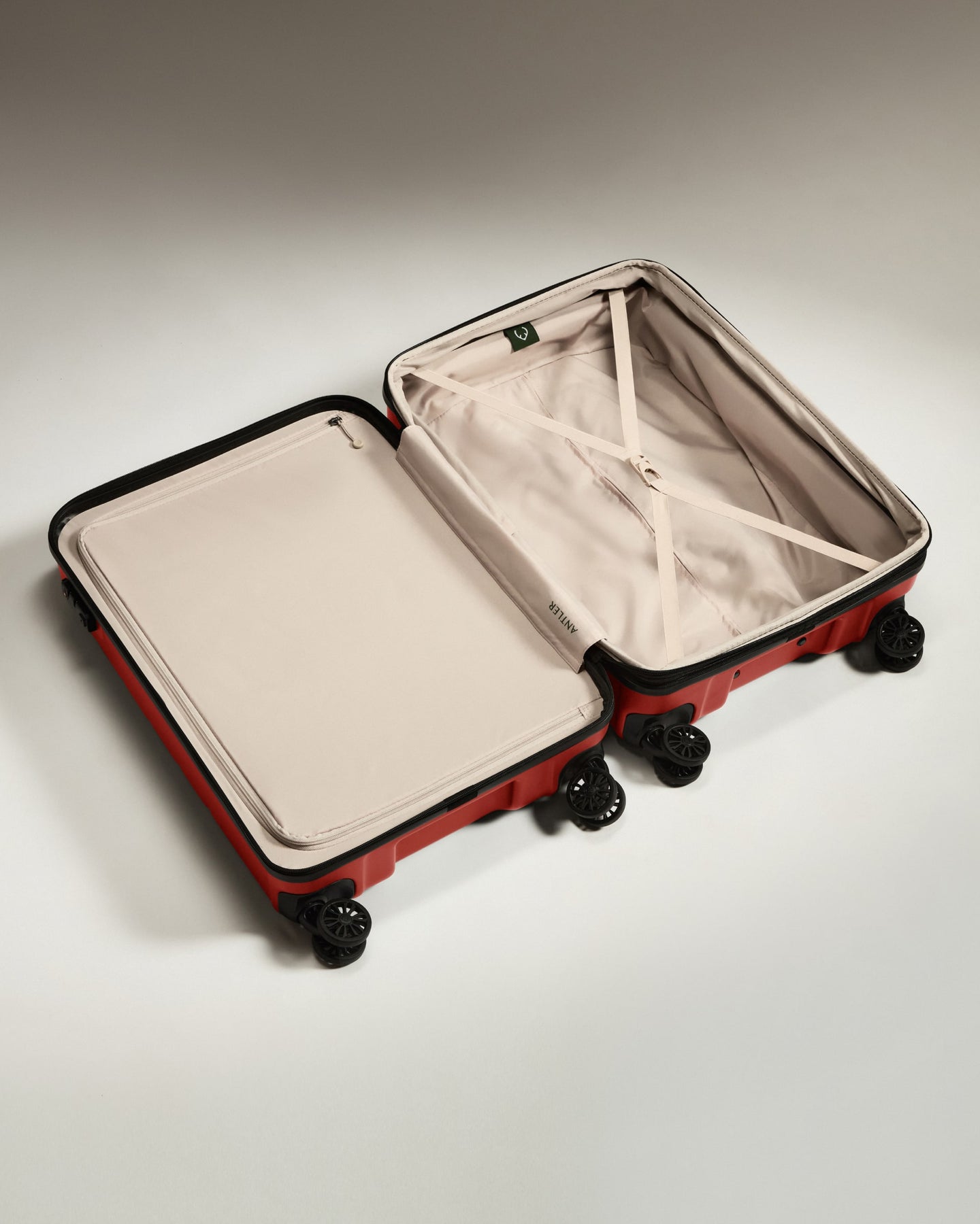 Medium Luggage in Red Orange - Logo