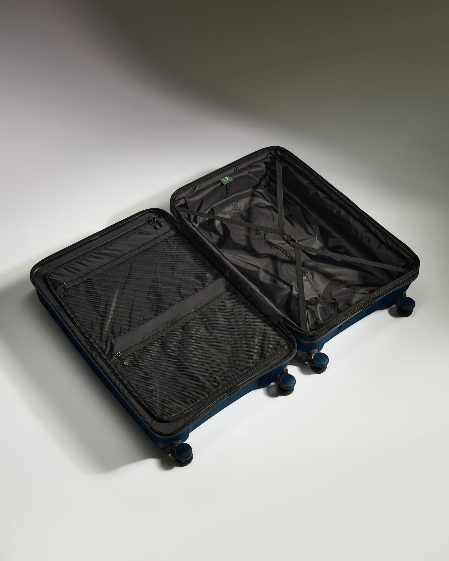 Large Luggage in Midnight Blue - Logo Stripe