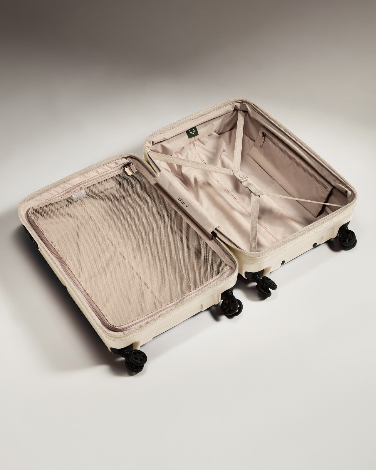 Medium Luggage in Wheat Beige - Single Stripe