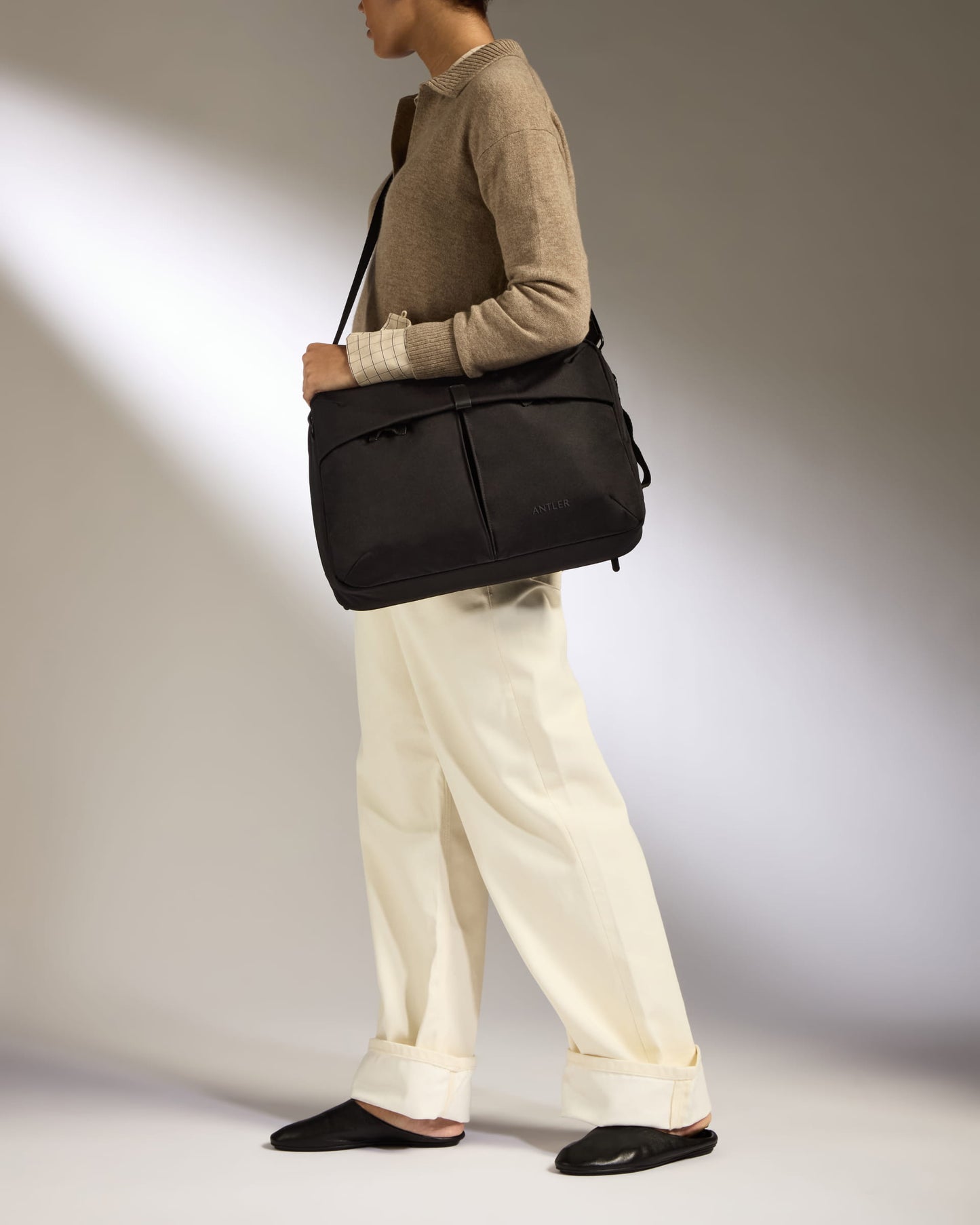Messenger Bag in Black - Urban Light
