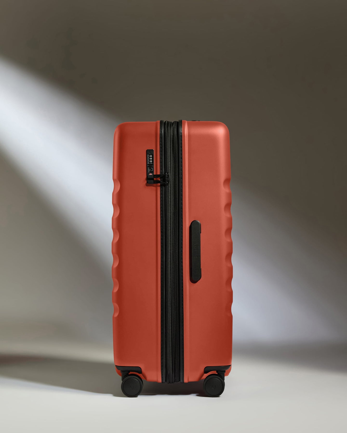 Large Luggage in Buckthorn Red - Icon Stripe