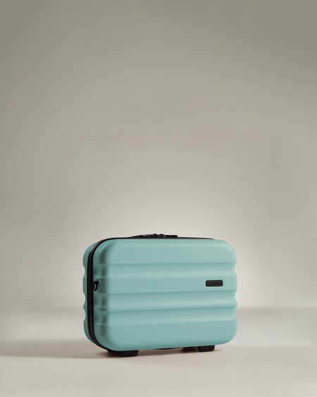 Clifton vanity case in mineral