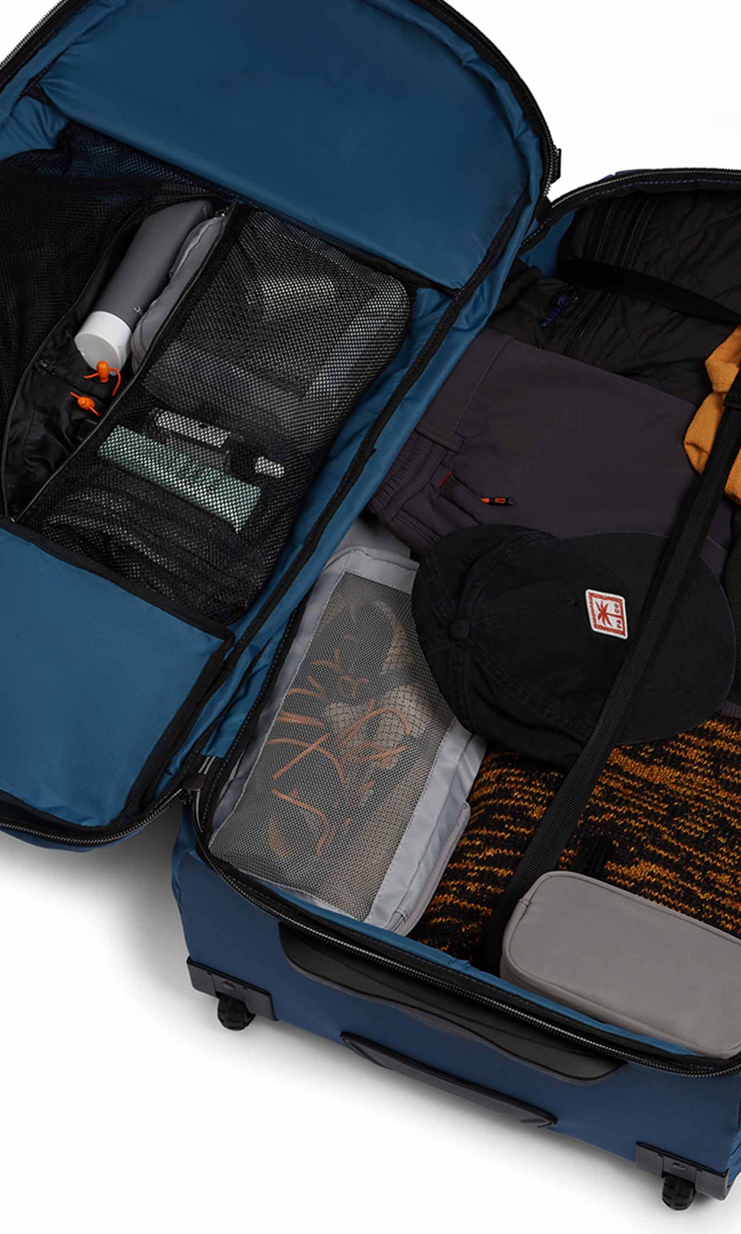 Bamburgh wheeled holdall in black
