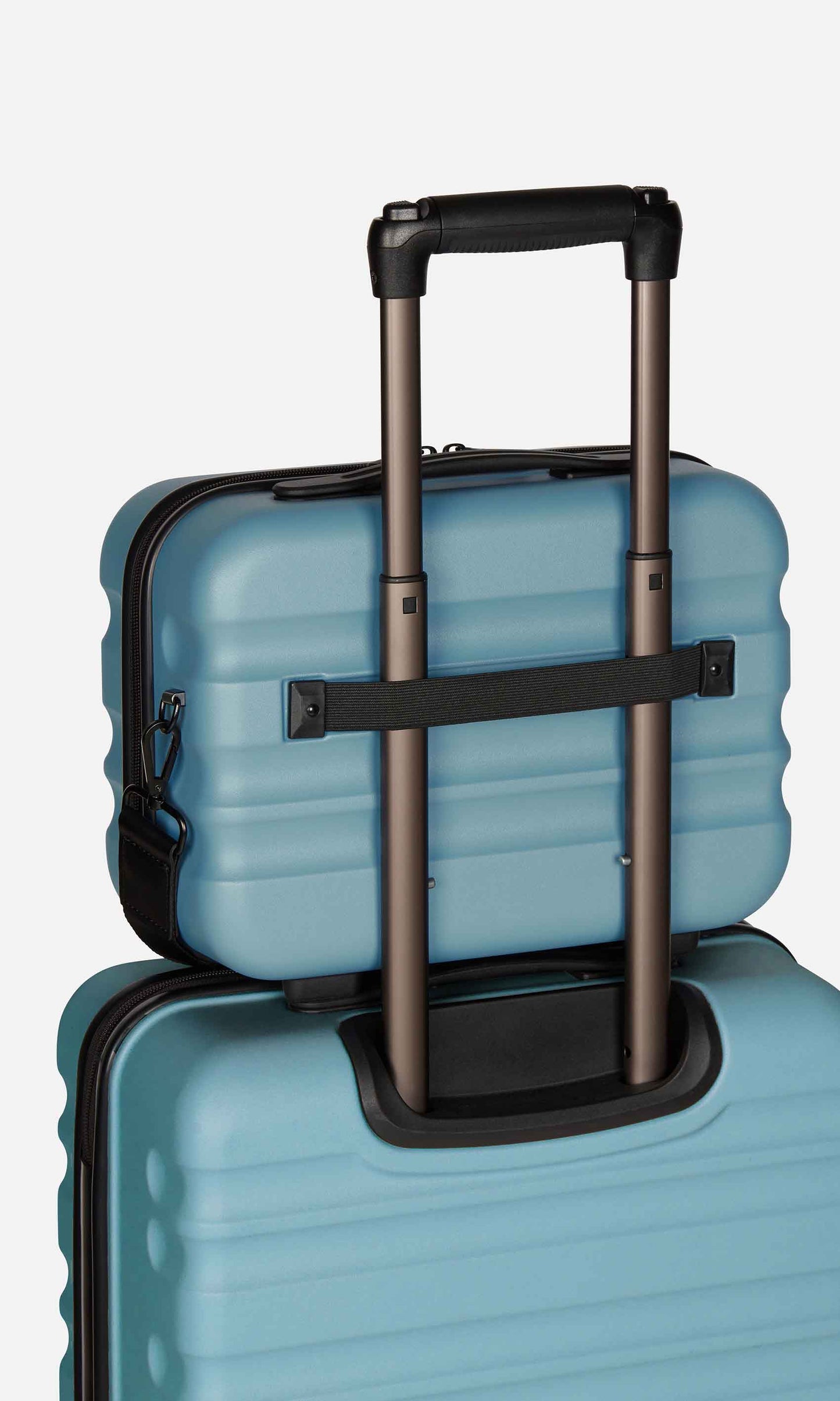 Clifton vanity case in ocean