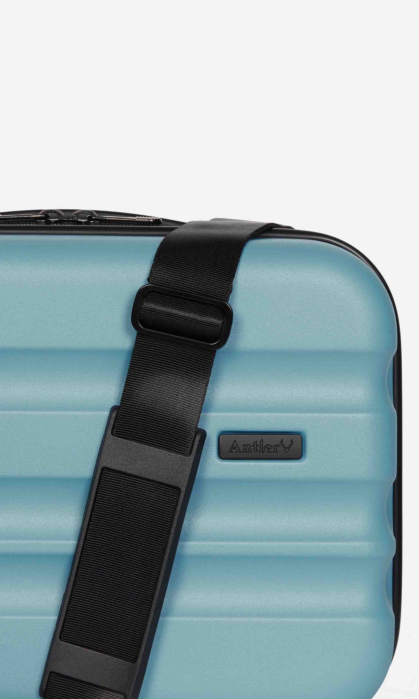 Clifton vanity case in ocean