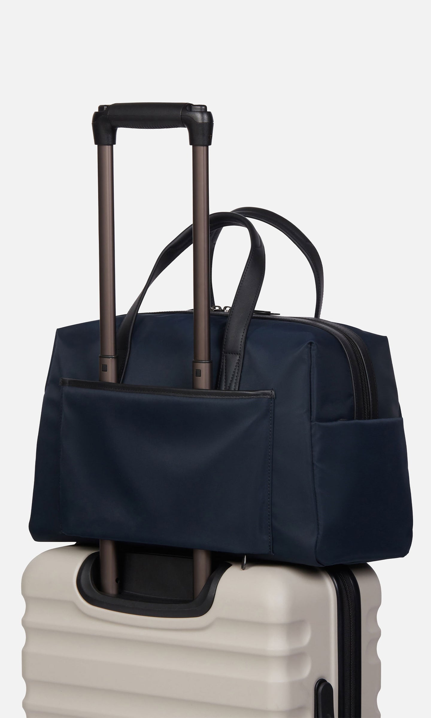 Chelsea overnight bag in navy